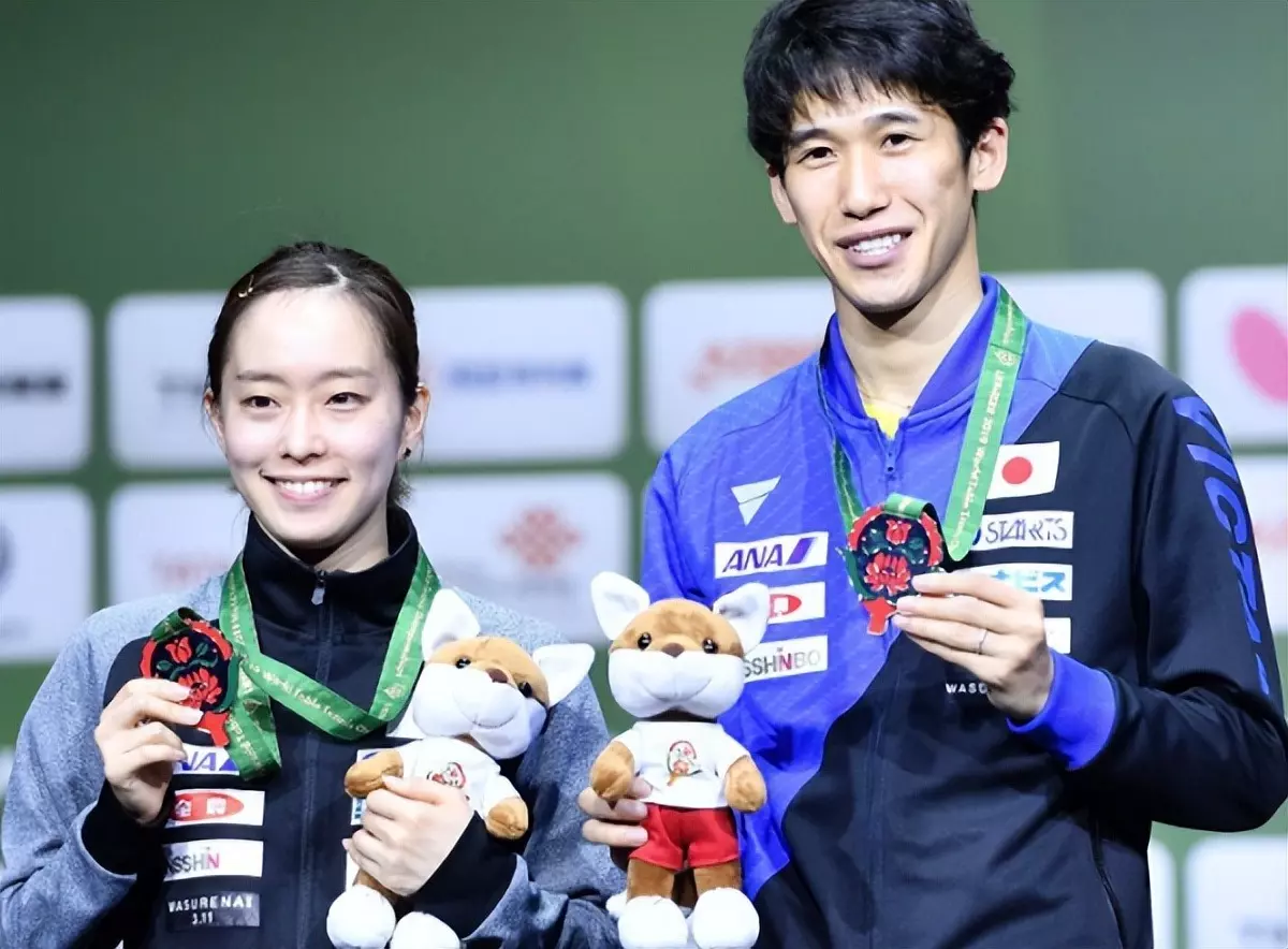 开云APP-CLG翻盘FPX，Lehends打出惊人五杀峡谷大战四强赛，引爆全场热议